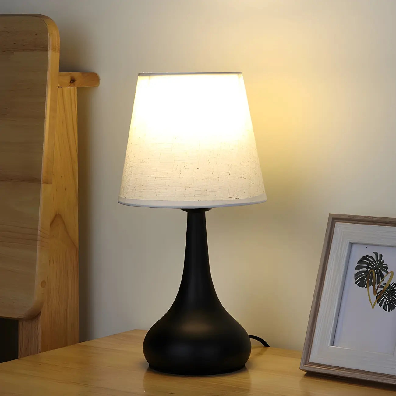 Bedside Elegant Black/White Metal Fabric Table Lamp