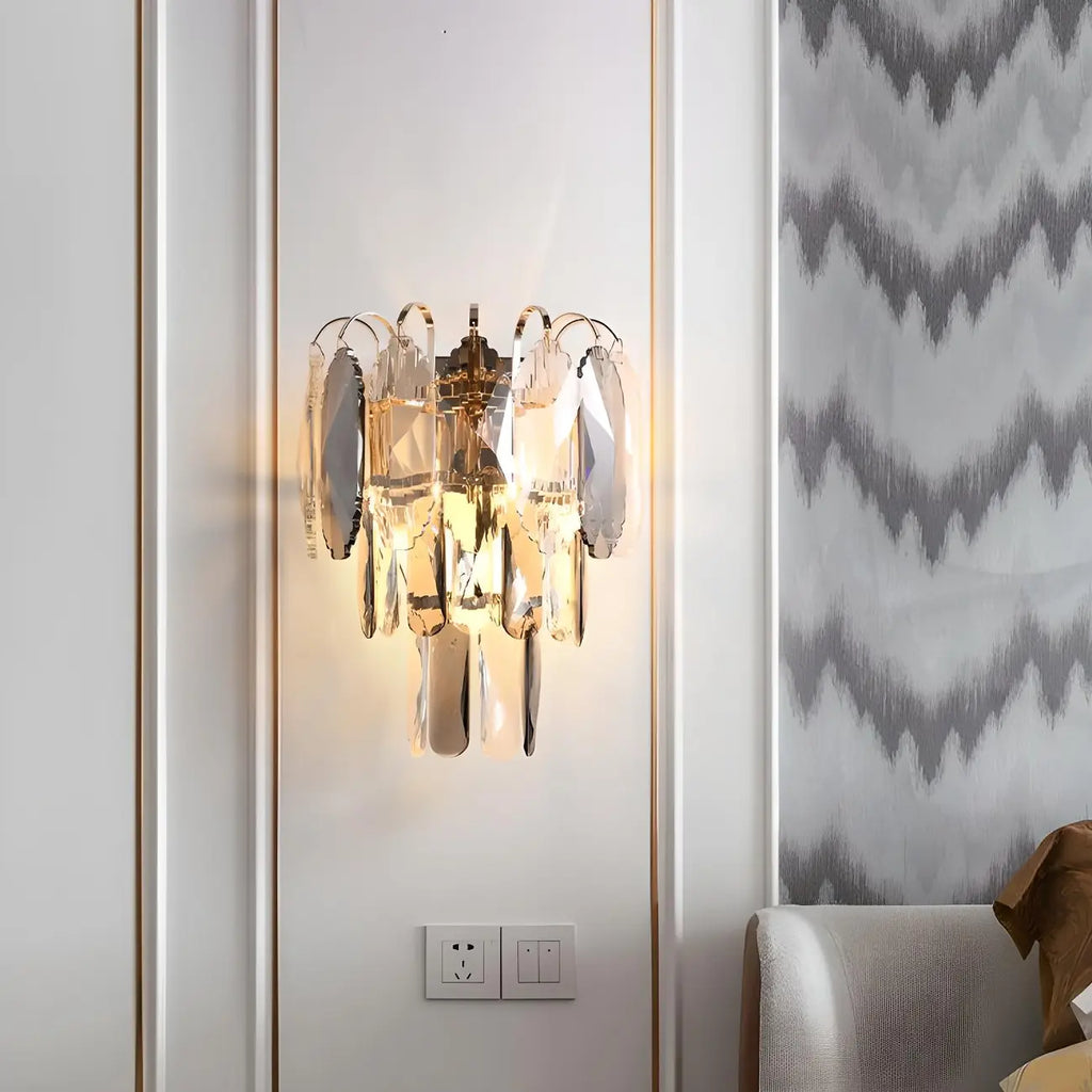 Artistic Wall Sconce with Brass Finish for Living Room Decor