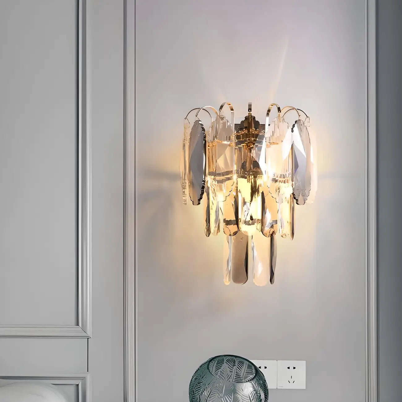 Artistic Wall Sconce with Brass Finish for Living Room Decor