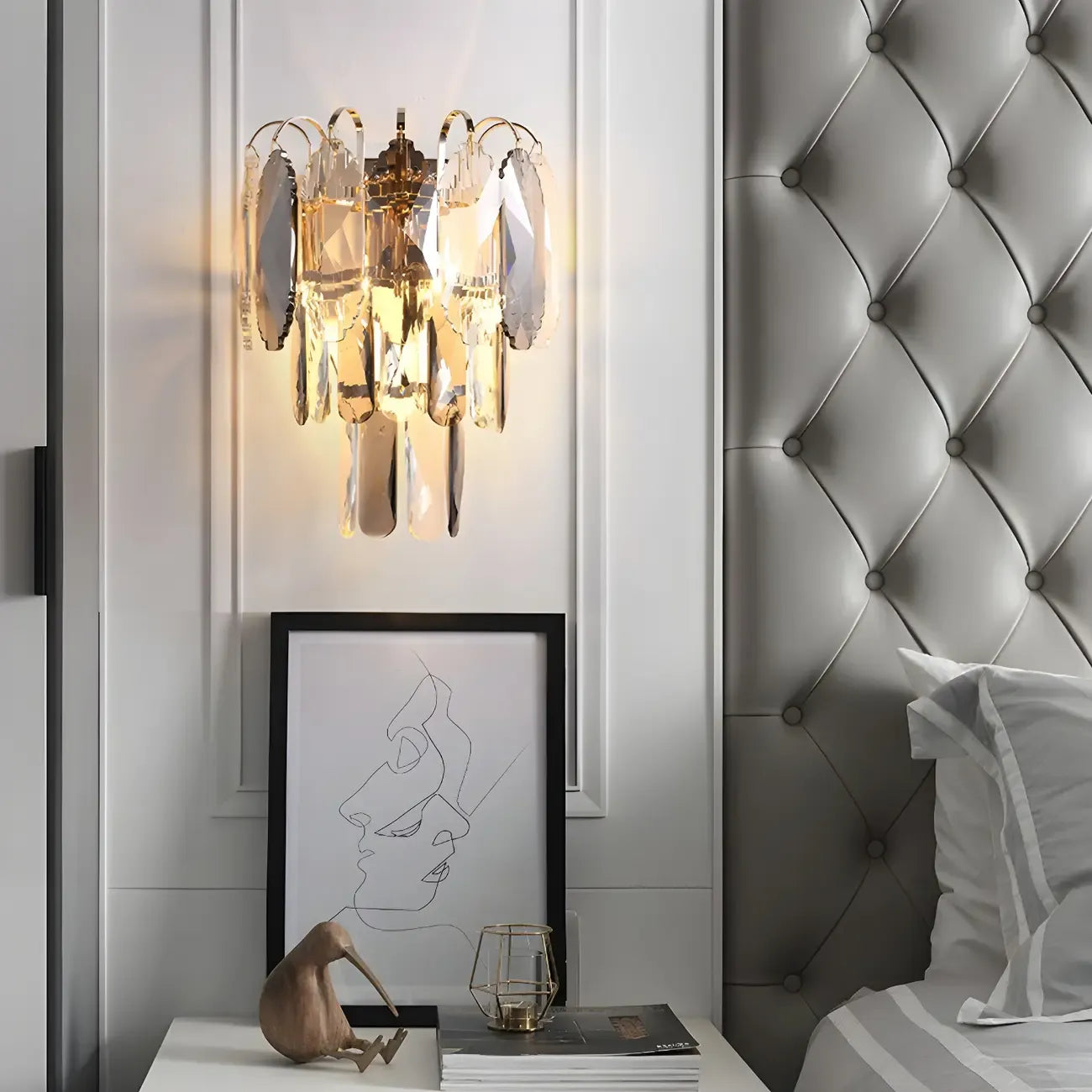 Artistic Wall Sconce with Brass Finish for Living Room Decor