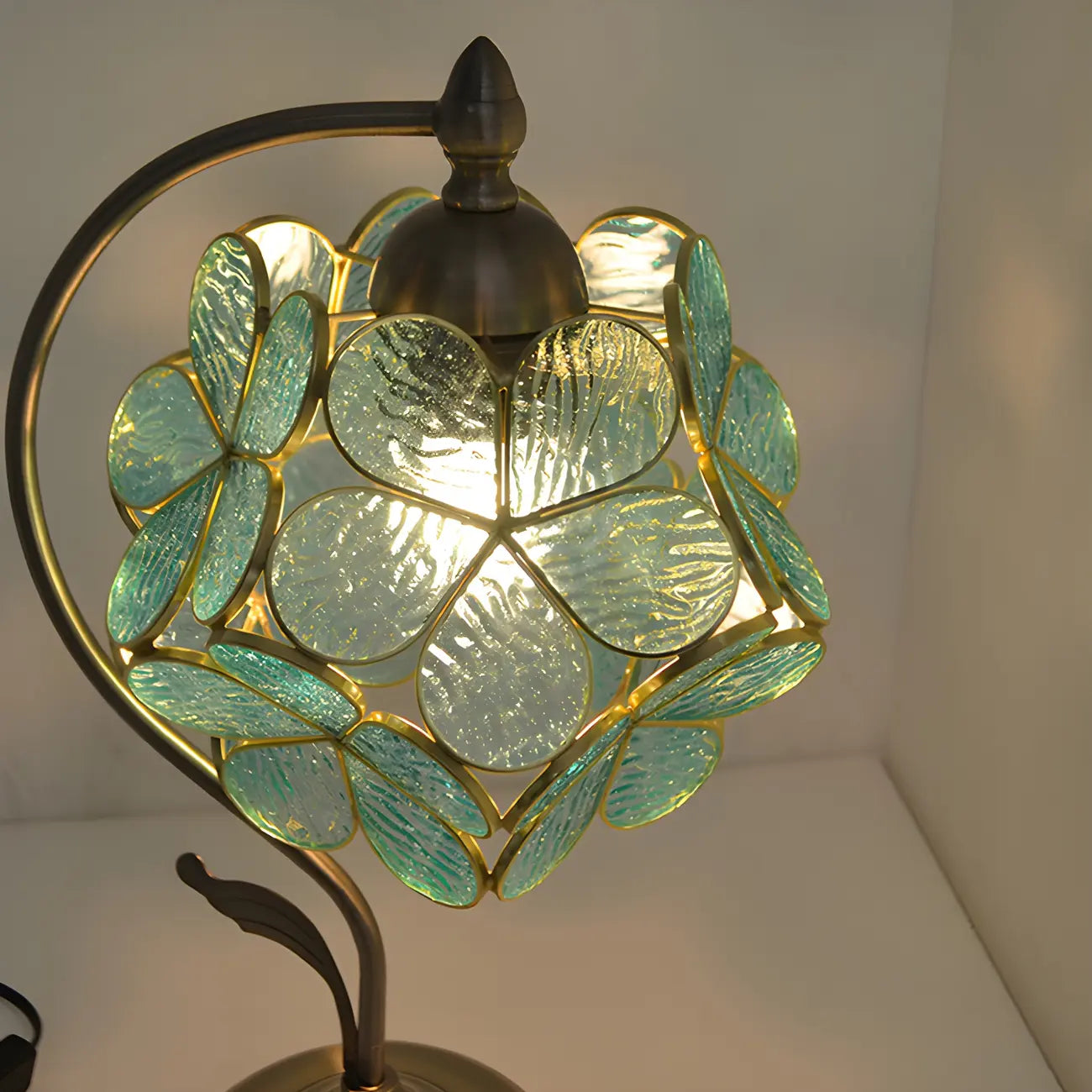 Vintage Stained Glass Flower Petal Table Lamp