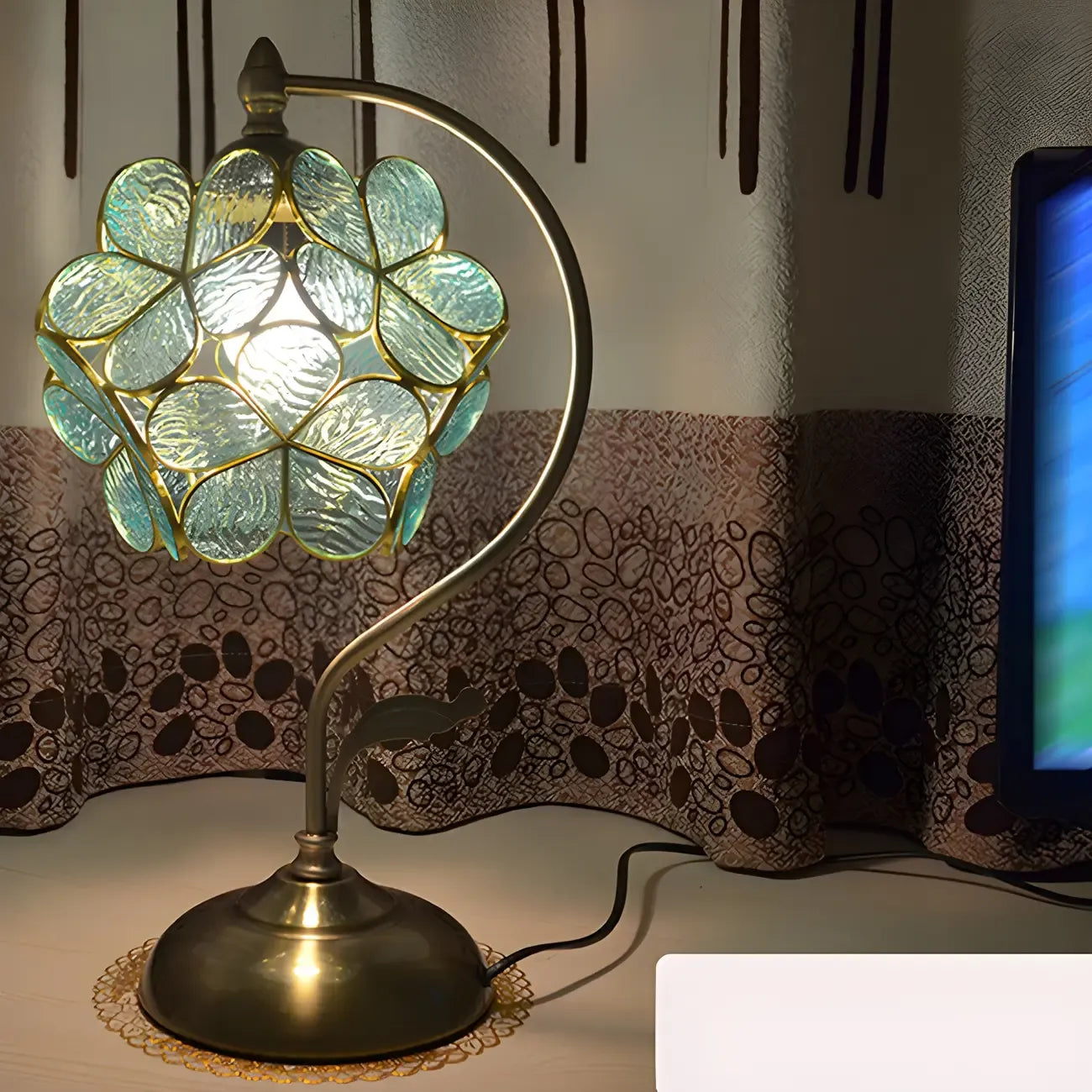 Vintage Stained Glass Flower Petal Table Lamp