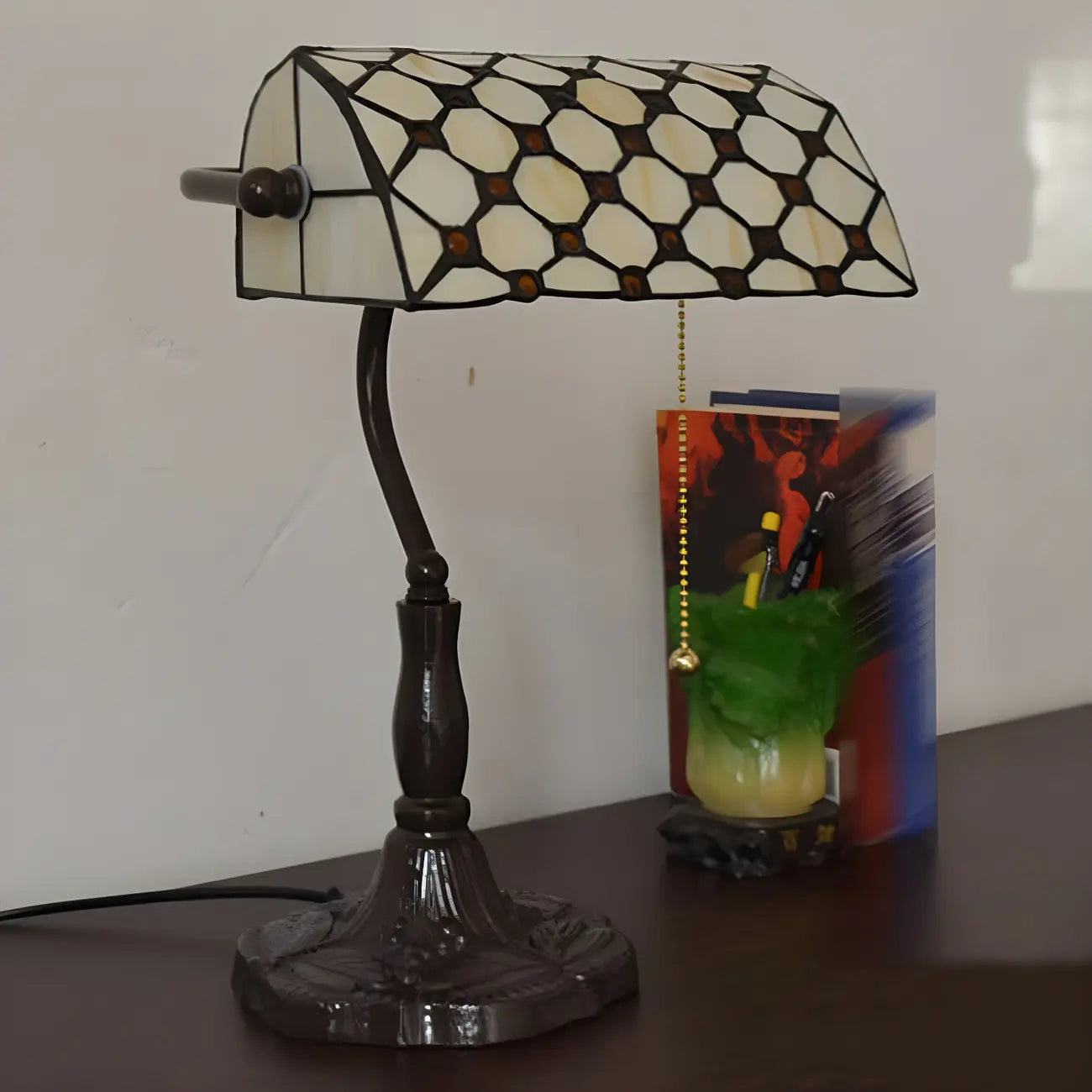 HomeyFad Retro Stained Glass LED Banker Table Lamp in Pull Chain