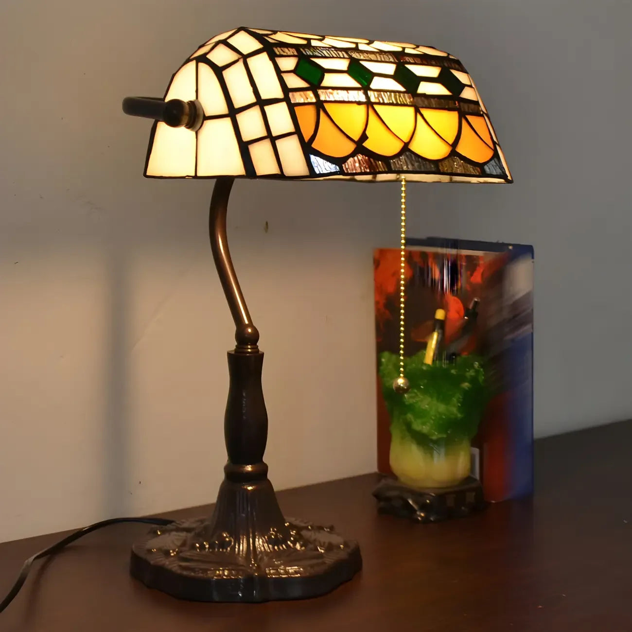 HomeyFad Retro Stained Glass LED Banker Table Lamp in Pull Chain