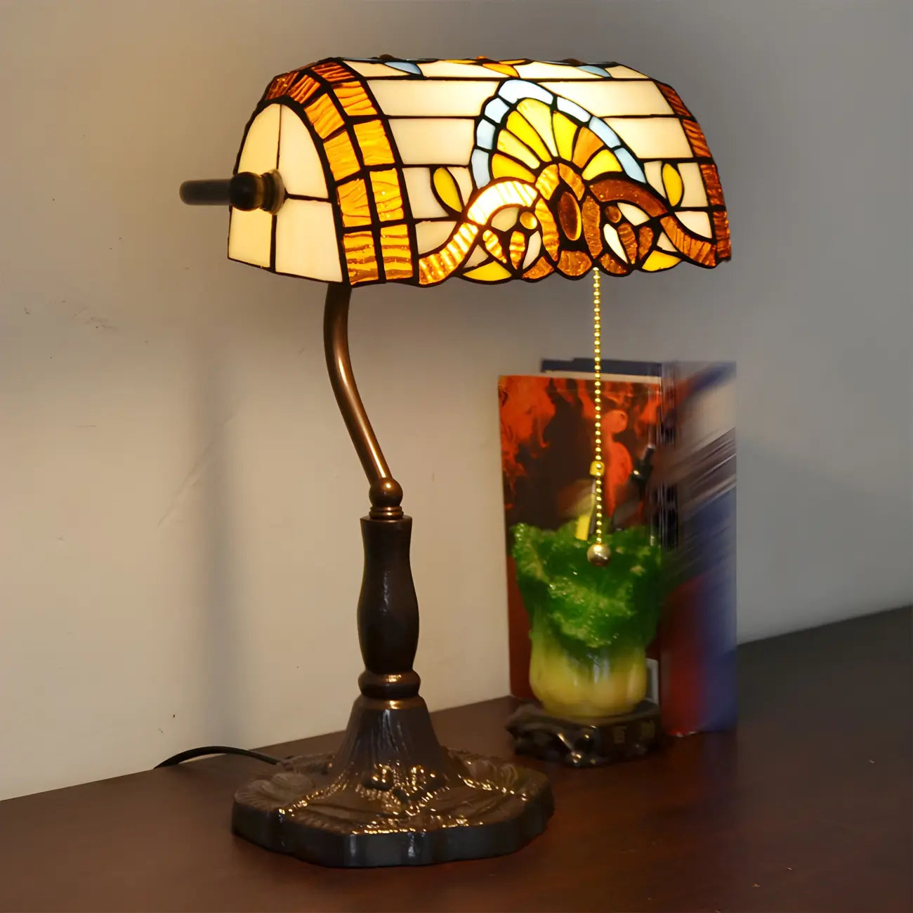 HomeyFad Retro Stained Glass LED Banker Table Lamp in Pull Chain